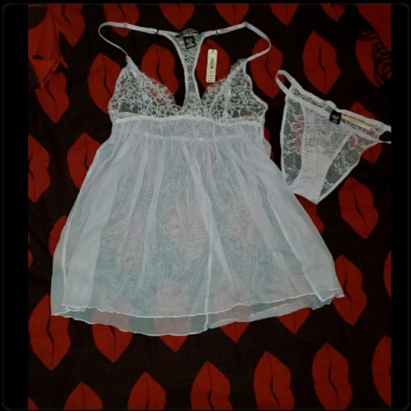 Victoria's Secret Other - ❤FREE GIFT❤Victoria's Secret Lingerie Set